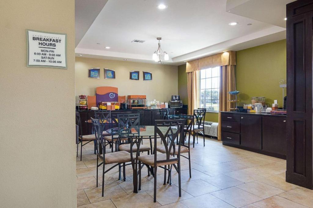 Rodeway Inn & Suites Winnfield Екстериор снимка