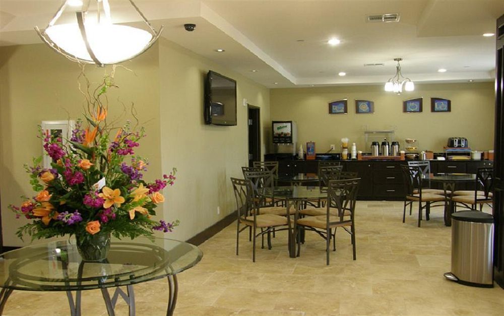 Rodeway Inn & Suites Winnfield Екстериор снимка